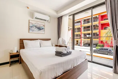 아파트 — Naiharn Pearl Condo Hotel by VillaCarte